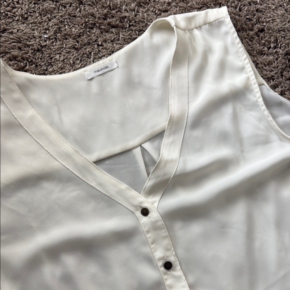 Women's Sleeveless White Blouse - Picture 4 of 4